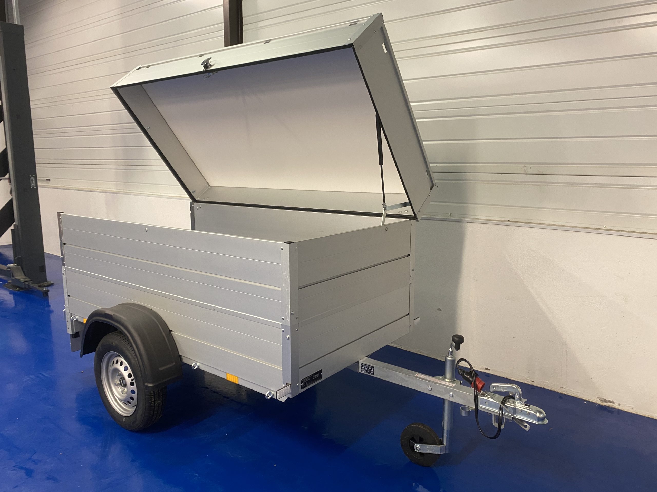 ANSSEMS-GT-750-capot-4-ridelles-coter-timon-roues-pneus-essieux